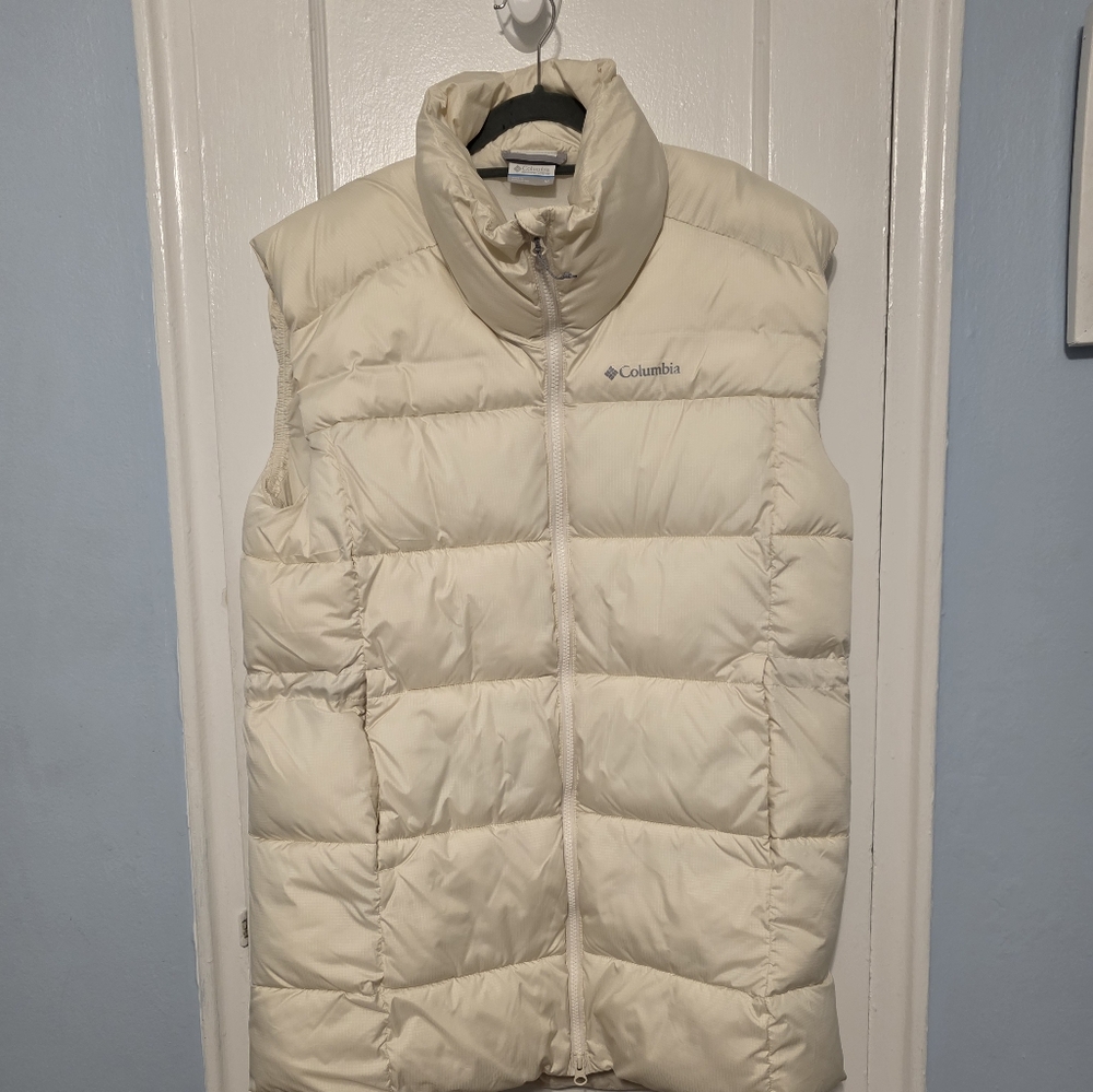 Columbia Women's Cream Puffer Vest